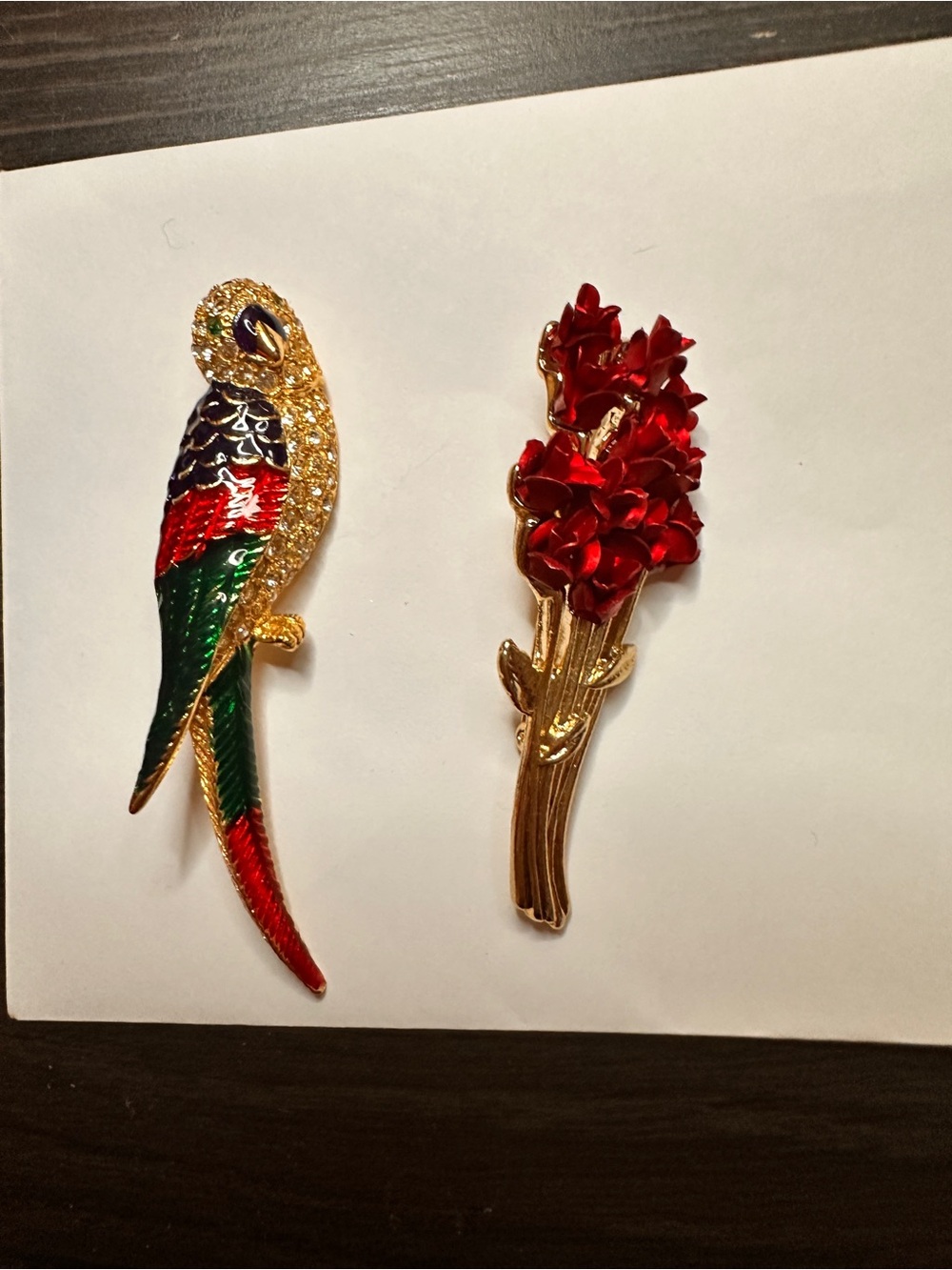 Set of two vintage broaches